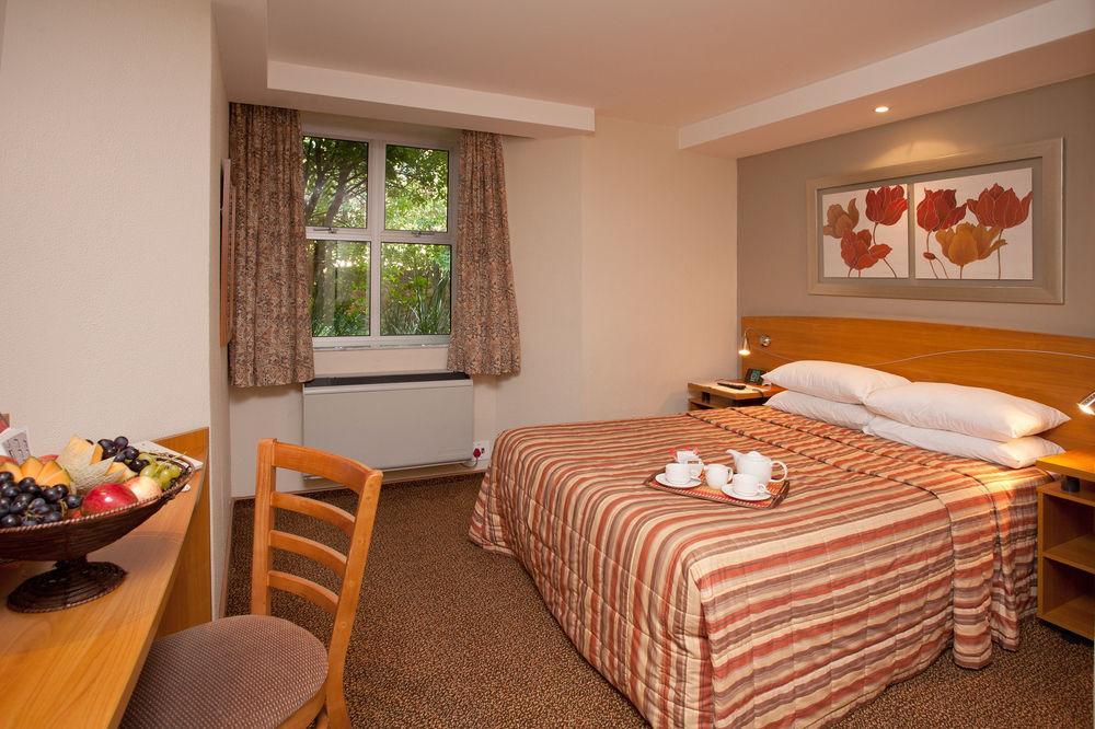 The Elegant Lodge Menlo Park Претория Экстерьер фото