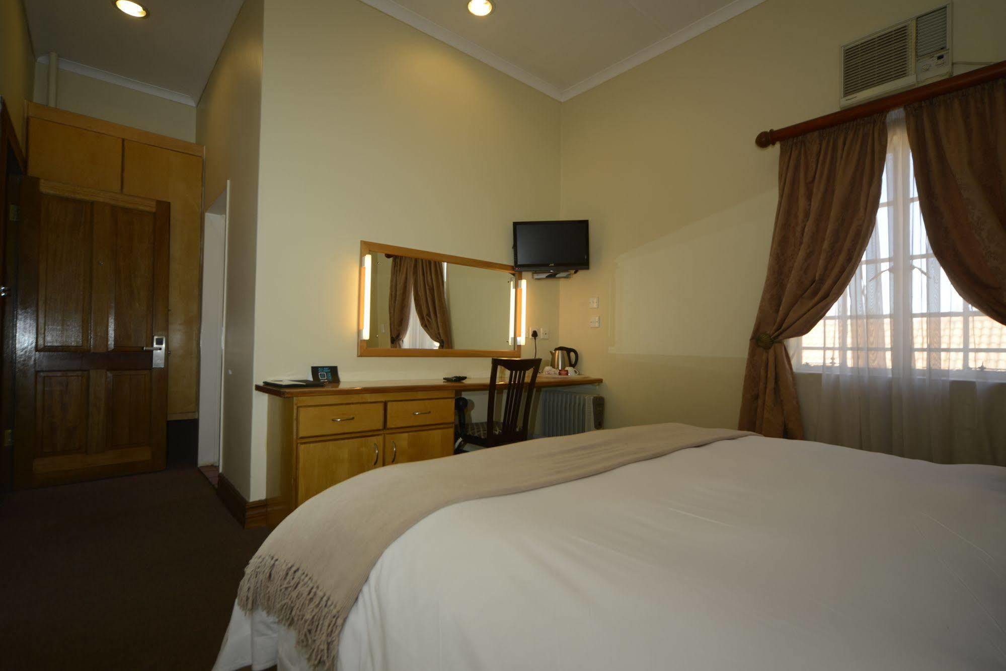 The Elegant Lodge Menlo Park Претория Экстерьер фото
